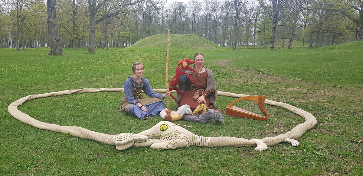 Lillevolva og Veslevolva dramatiserer vikinghistorier for barn (i alle aldere) på Tønsberg Vikingfestival