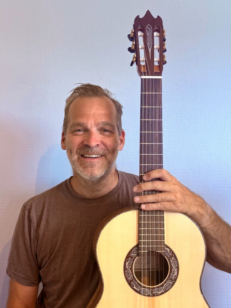 Kristian Heim og hans "vikinggitar"